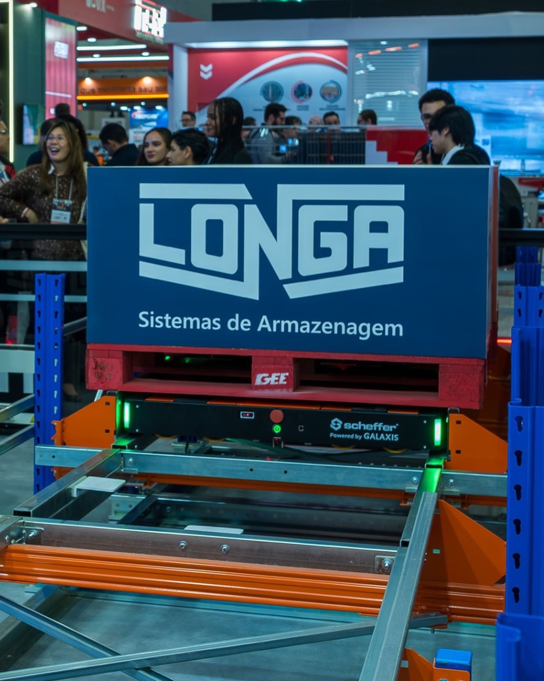 Sistema Four Way para automação de armazenagem em estande da Longa Industrial