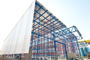 armazém autoportante em construção