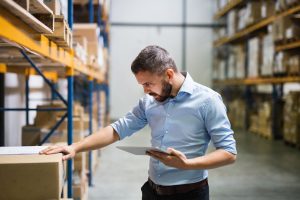gestão de centro de distribuição: 6 fatores que causam atrasos