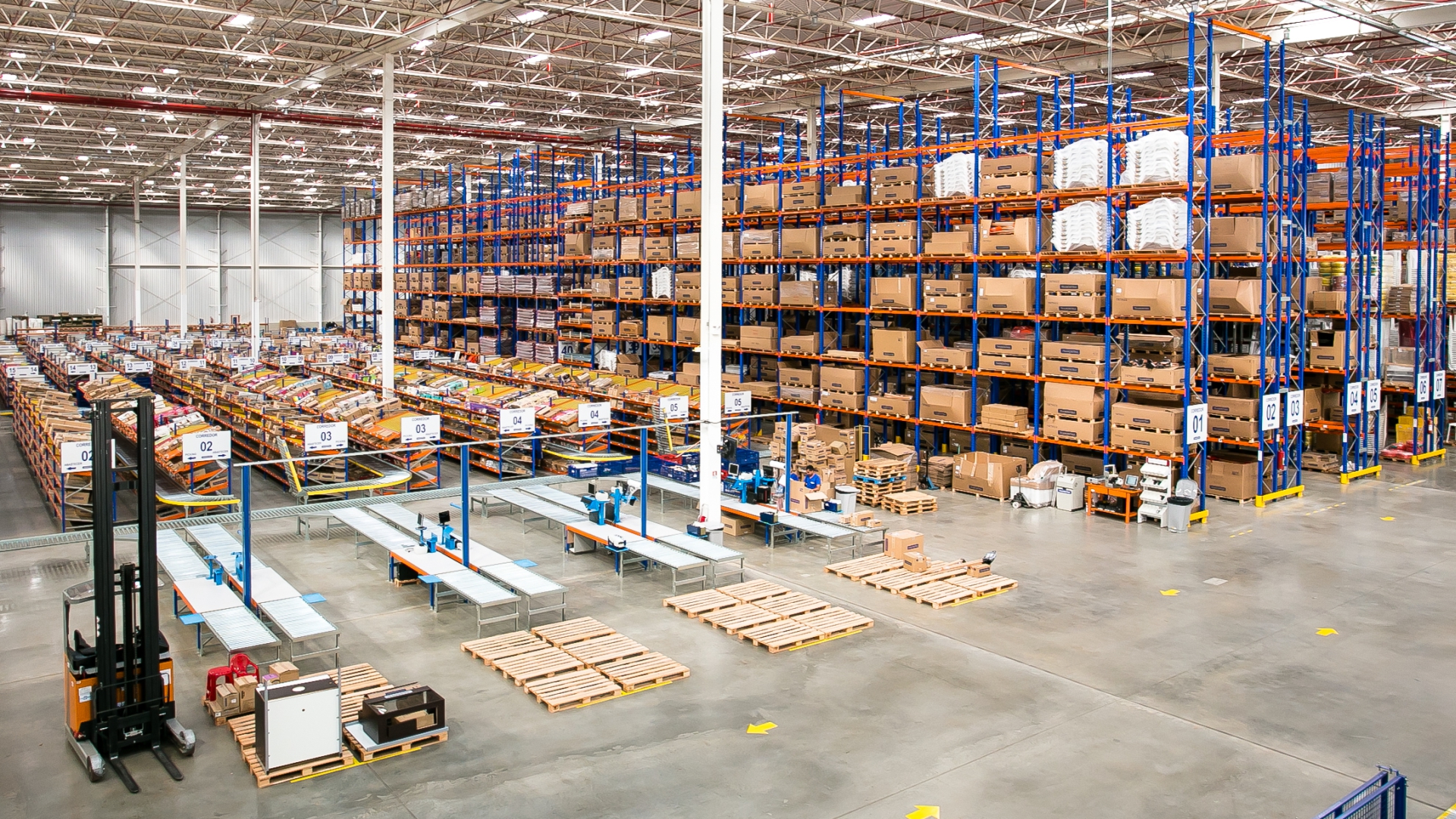 Layout de centro de distribuição como tornar a logística mais efetiva? Layout de centro de distribuição como tornar a logística mais efetiva?